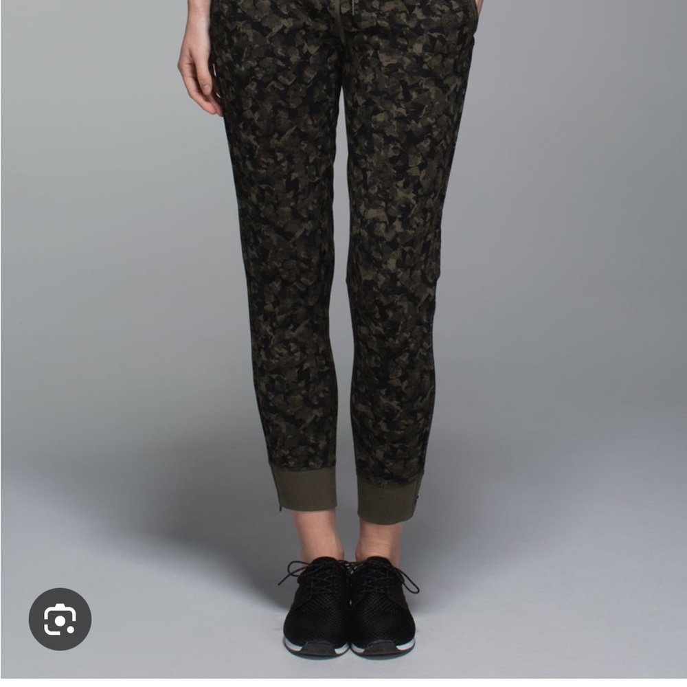 lululemon athletica No Swear Olive Camo jogger size 4